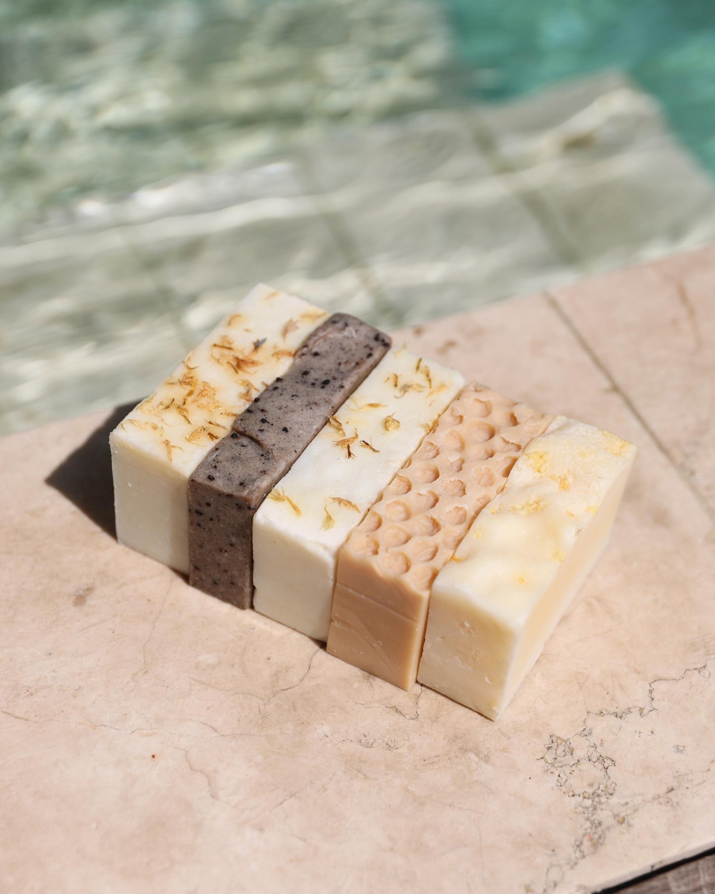 Coffret 5 savons : nigelle | miel | palmarosa | carotte & lait de chèvre | rose