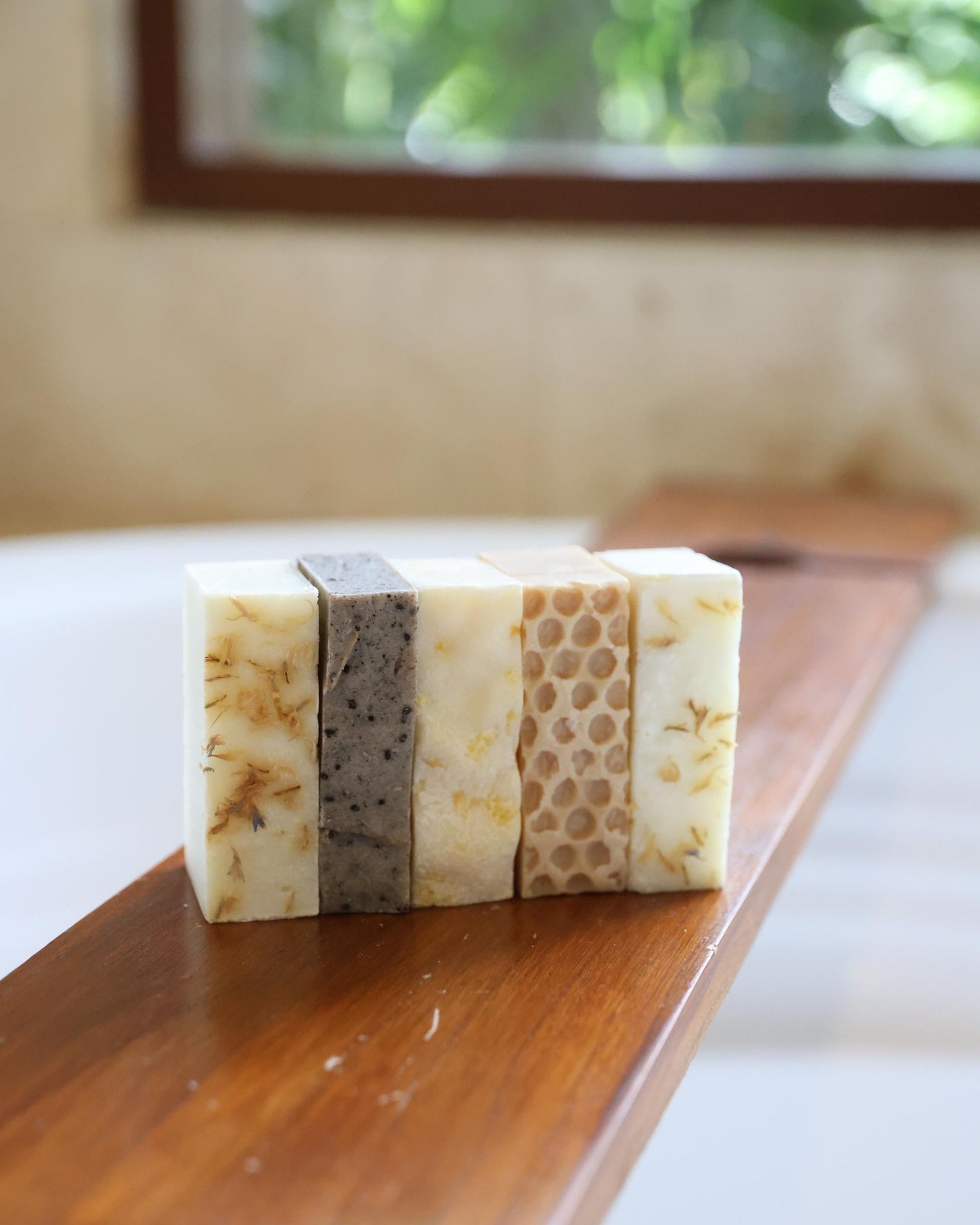 Coffret 5 savons : nigelle | miel | palmarosa | carotte & lait de chèvre | rose